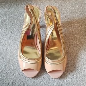 Vince Camuto peach Peep Toe gold chain size 8.5